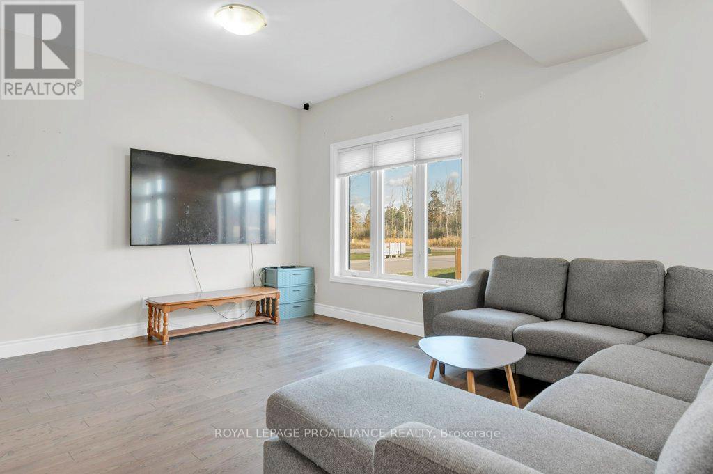 108 Ledgerock Court, Quinte West (Sidney Ward), Ontario  K8R 0A1 - Photo 16 - X12761228