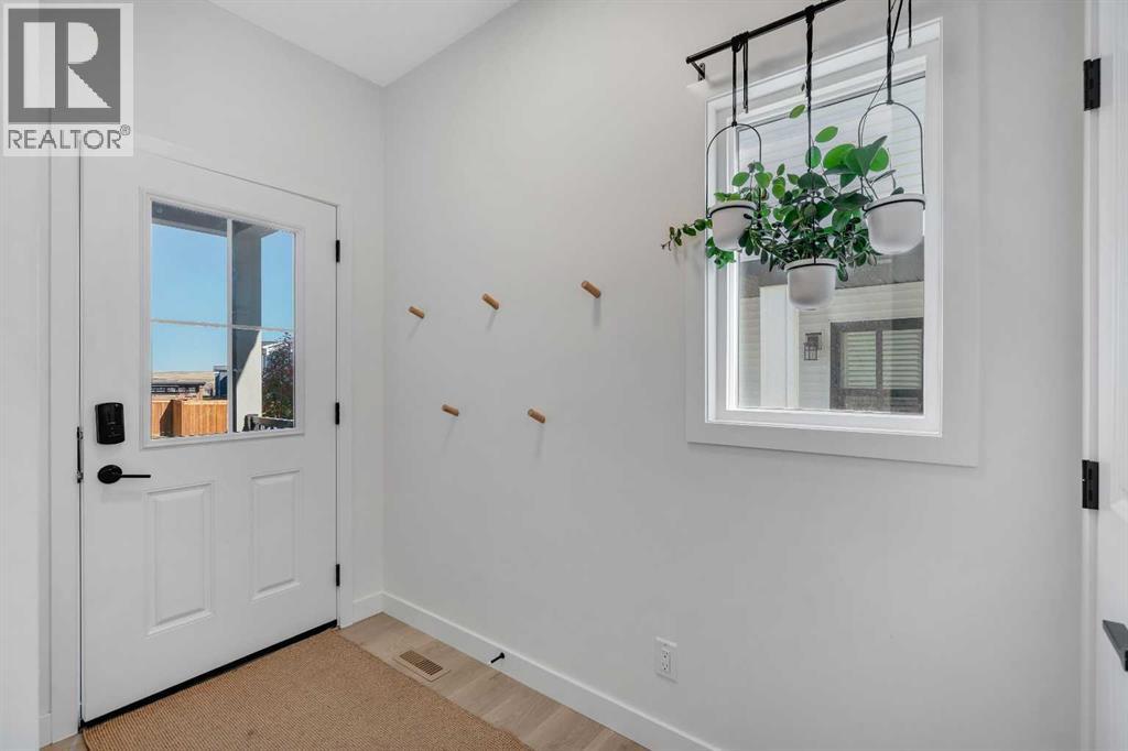 20 Edith Crescent Nw, Calgary, Alberta  T3R 2C3 - Photo 5 - A2276061