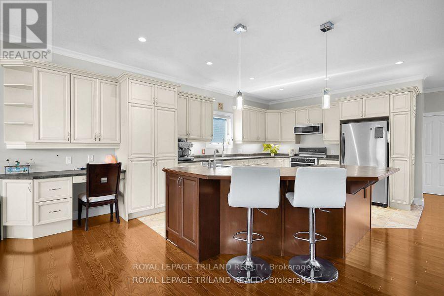 7119 Clayton Walk, London South, Ontario  N6P 1V3 - Photo 10 - X12761006