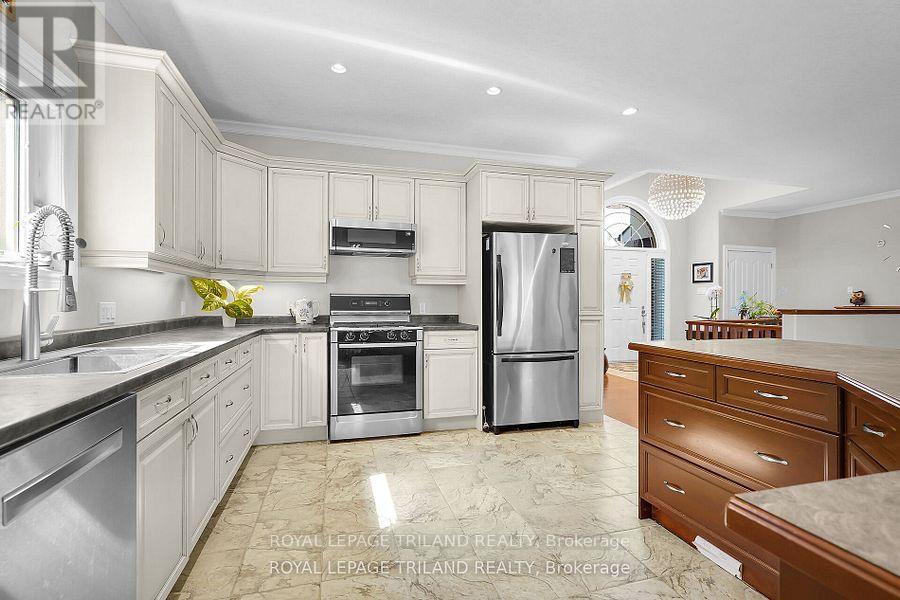 7119 Clayton Walk, London South, Ontario  N6P 1V3 - Photo 11 - X12761006