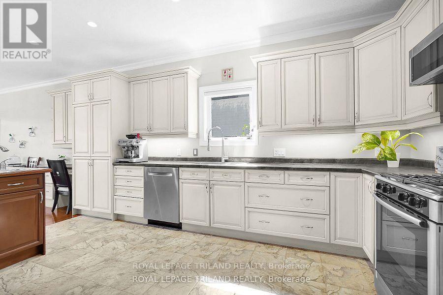 7119 Clayton Walk, London South, Ontario  N6P 1V3 - Photo 12 - X12761006