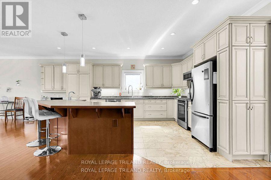 7119 Clayton Walk, London South, Ontario  N6P 1V3 - Photo 14 - X12761006