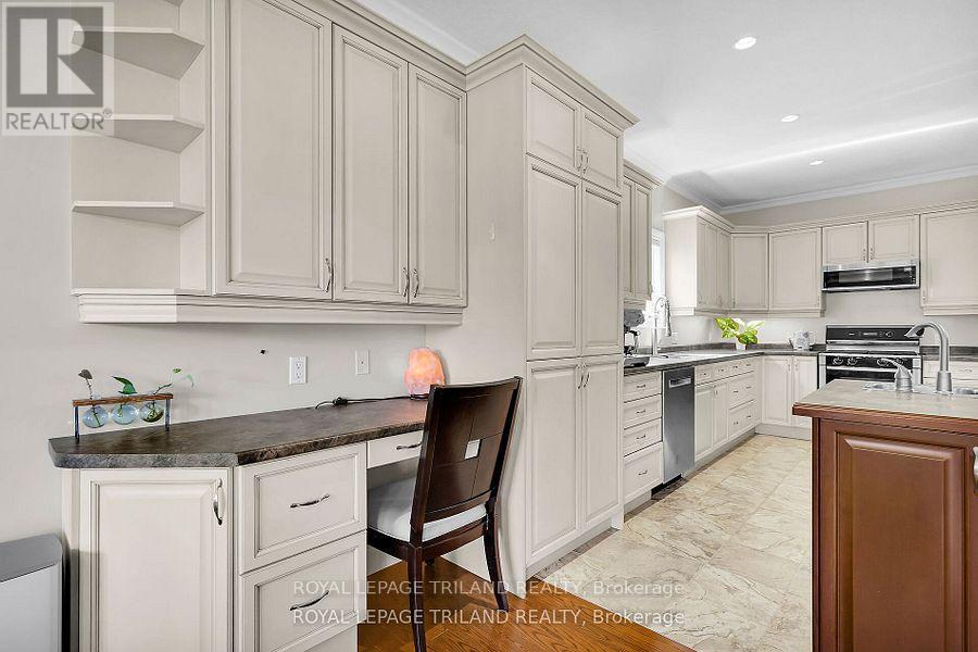 7119 Clayton Walk, London South, Ontario  N6P 1V3 - Photo 15 - X12761006