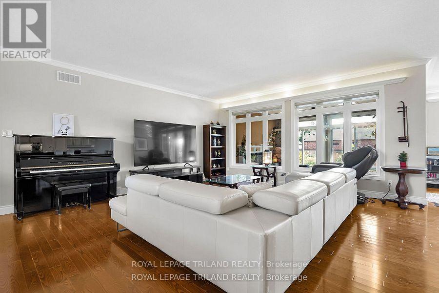 7119 Clayton Walk, London South, Ontario  N6P 1V3 - Photo 6 - X12761006