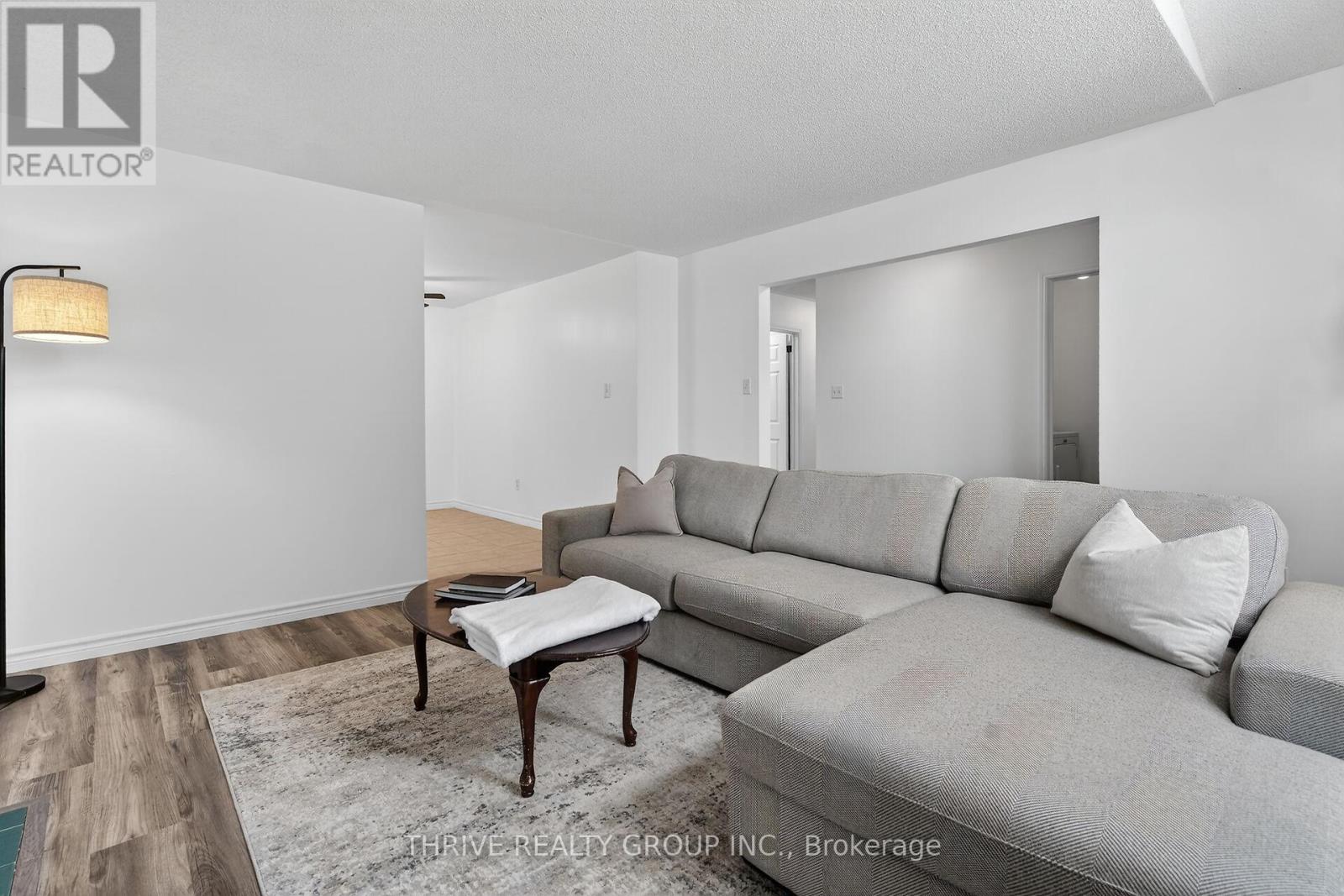 114 Parkview Drive, Strathroy-Caradoc, Ontario  N7G 4A3 - Photo 10 - X12761094