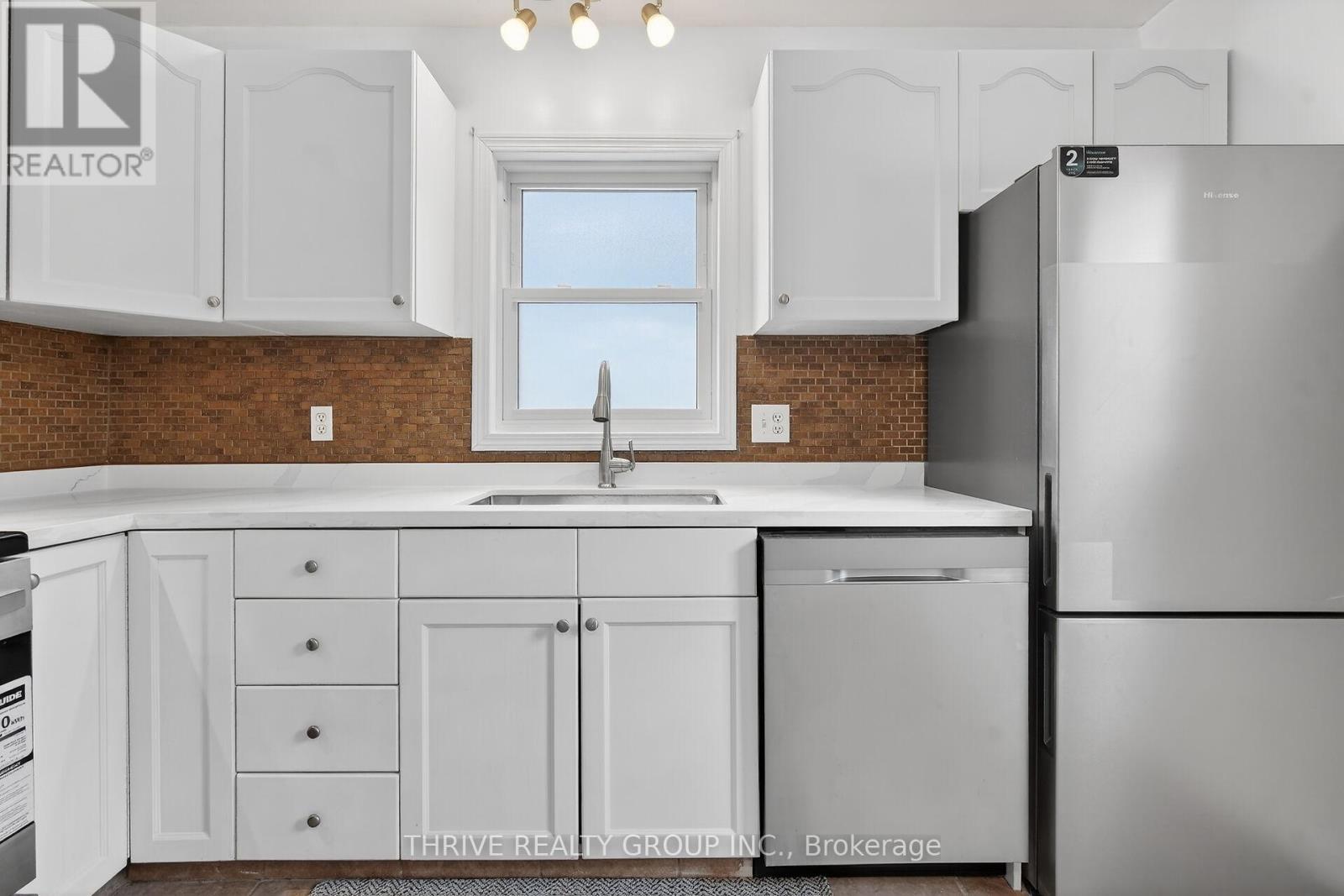 114 Parkview Drive, Strathroy-Caradoc, Ontario  N7G 4A3 - Photo 14 - X12761094