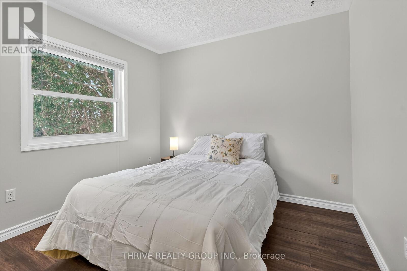 114 Parkview Drive, Strathroy-Caradoc, Ontario  N7G 4A3 - Photo 19 - X12761094