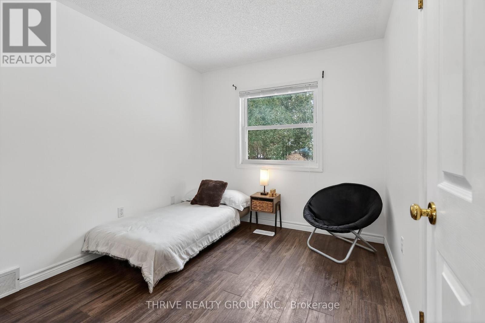 114 Parkview Drive, Strathroy-Caradoc, Ontario  N7G 4A3 - Photo 21 - X12761094