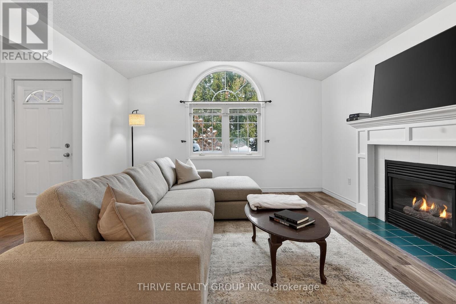 114 Parkview Drive, Strathroy-Caradoc, Ontario  N7G 4A3 - Photo 8 - X12761094