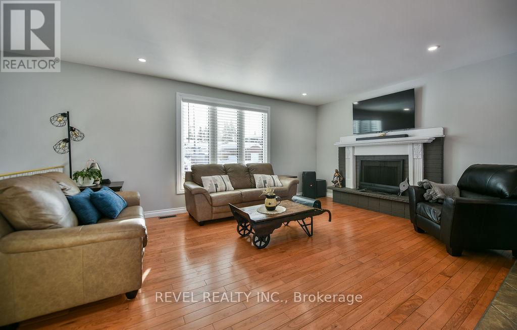 821 Rheaume Crescent, Timmins (Tnw - Riverpark), Ontario  P4N 7P4 - Photo 4 - T12760992