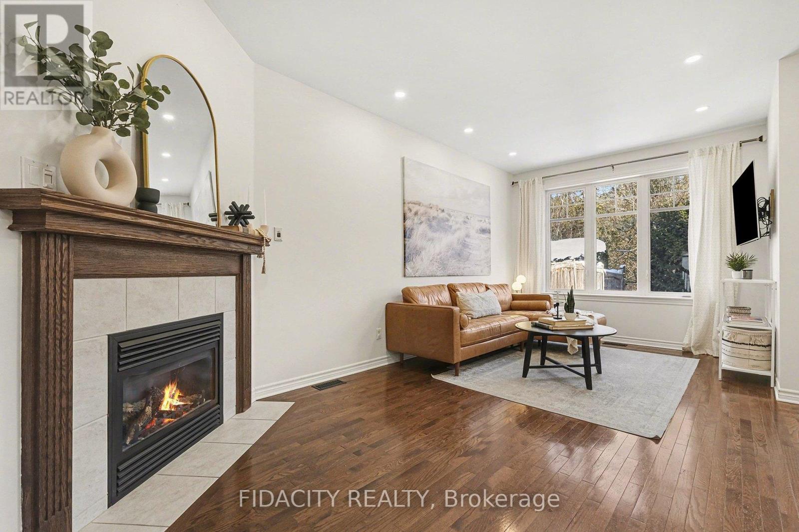 291 Horseshoe Crescent, Ottawa, Ontario  K2S 0B7 - Photo 6 - X12761164