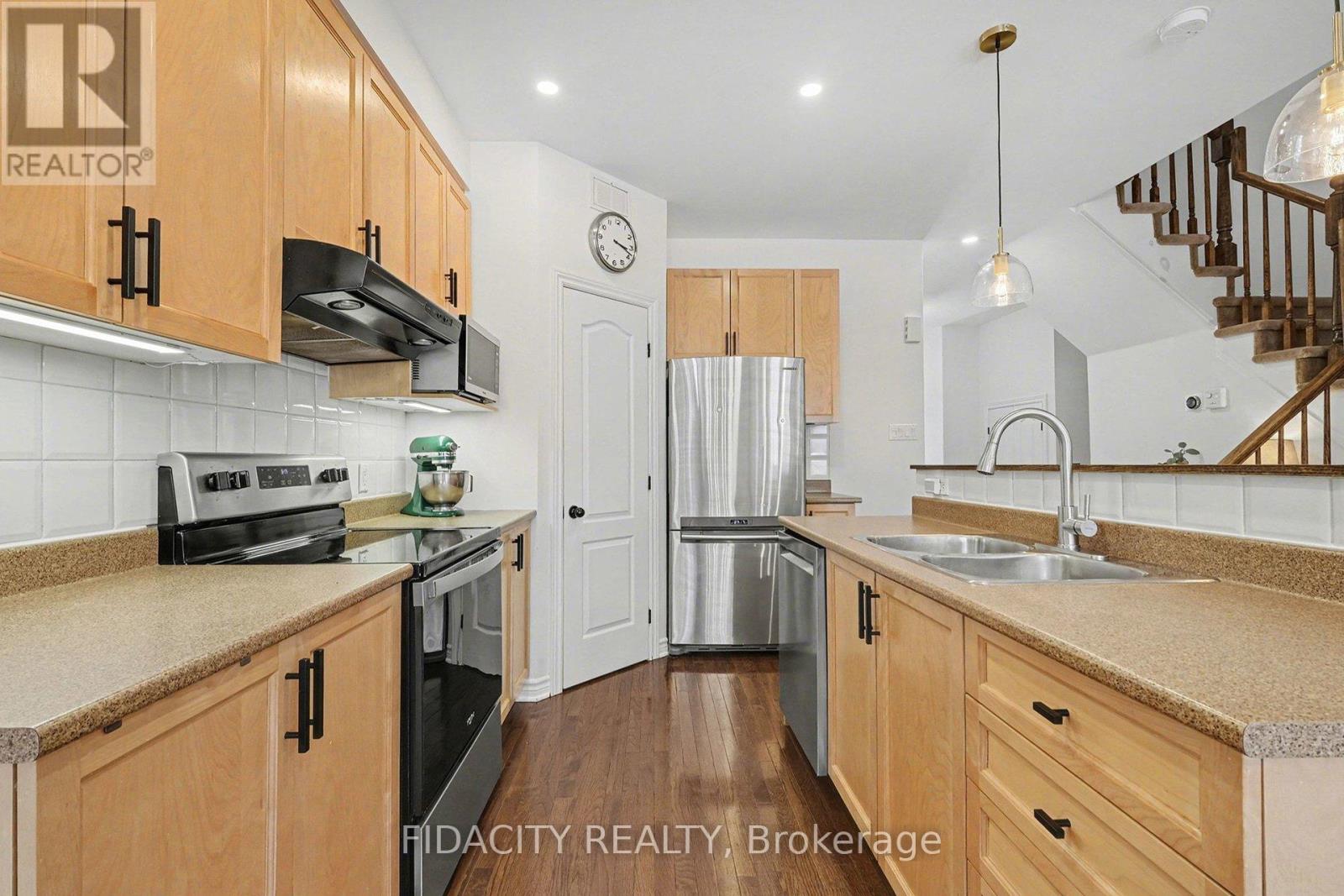 291 Horseshoe Crescent, Ottawa, Ontario  K2S 0B7 - Photo 8 - X12761164