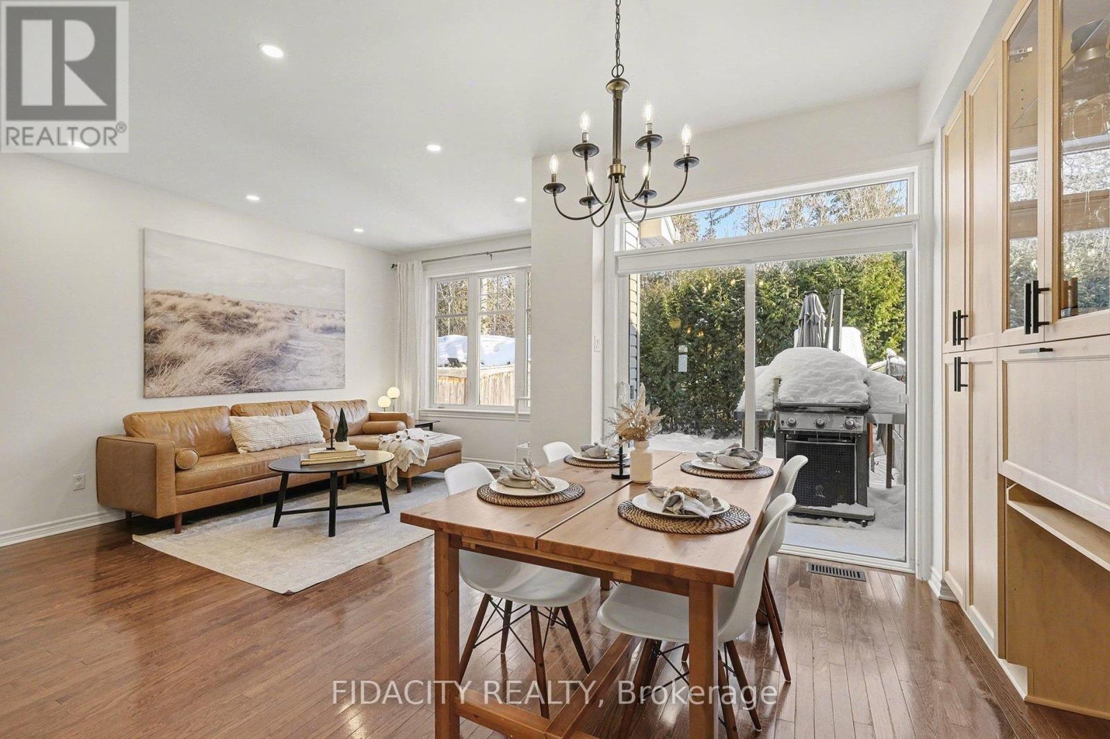 291 Horseshoe Crescent, Ottawa, Ontario  K2S 0B7 - Photo 9 - X12761164