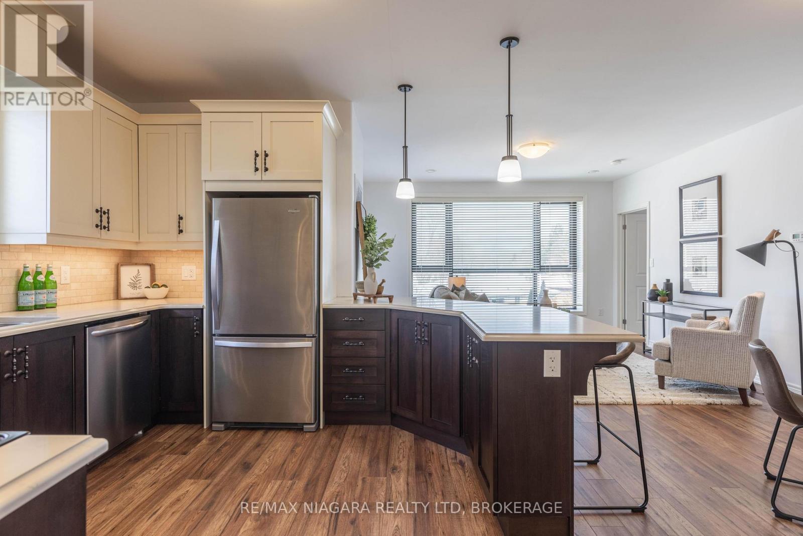 209 - 379 Scott Street, St. Catharines, Ontario  L2M 3W2 - Photo 10 - X12760944