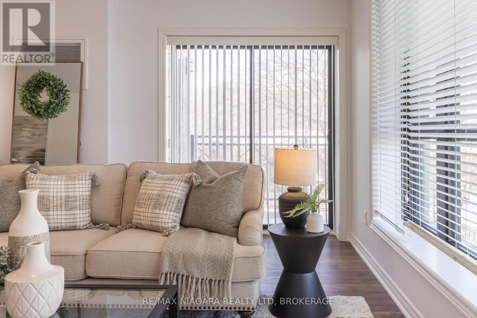 209 - 379 Scott Street, St. Catharines, Ontario  L2M 3W2 - Photo 14 - X12760944