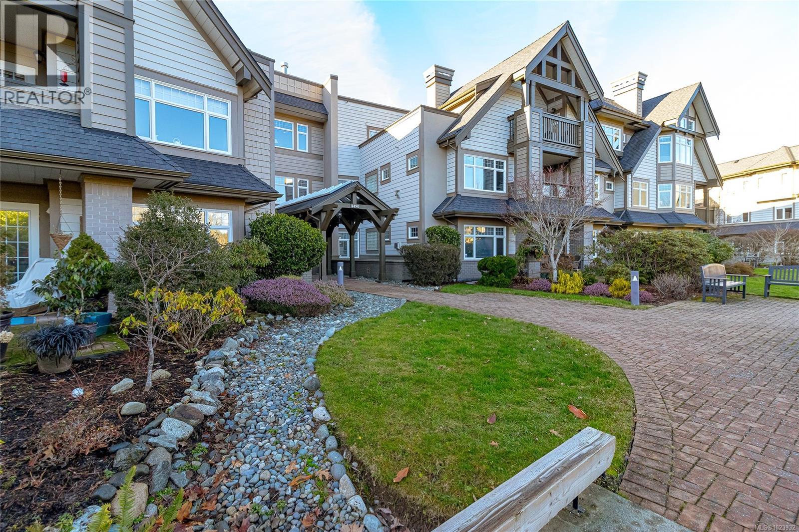 228 4490 Chatterton Way N, Saanich, British Columbia  V8X 5H7 - Photo 4 - 1023932