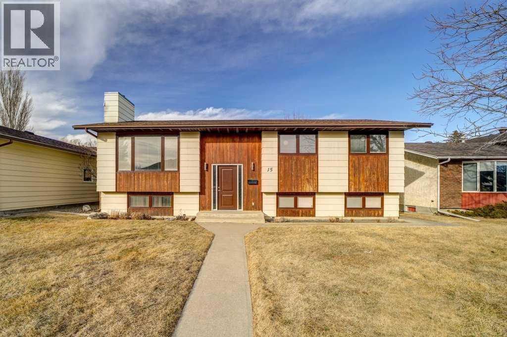 15 Cambridge Road W, Lethbridge, Alberta