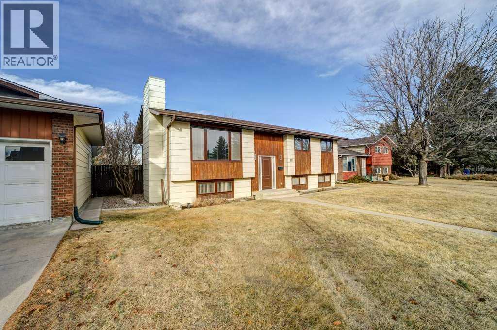 15 Cambridge Road W, Lethbridge, Alberta  T1K 4V7 - Photo 2 - A2282994