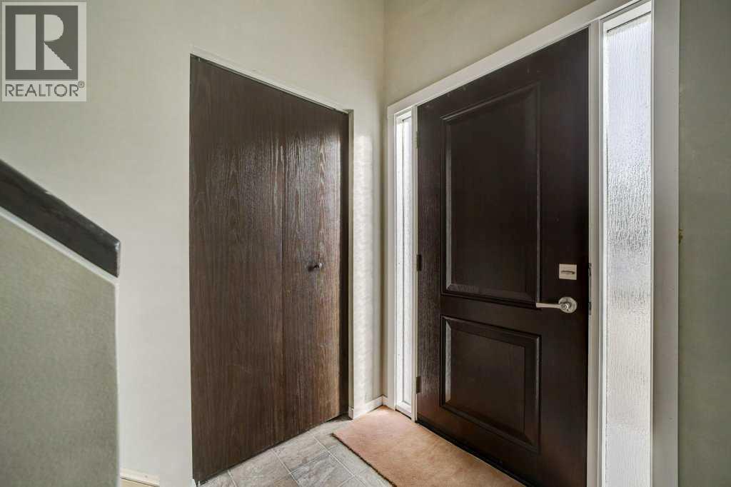 15 Cambridge Road W, Lethbridge, Alberta  T1K 4V7 - Photo 3 - A2282994