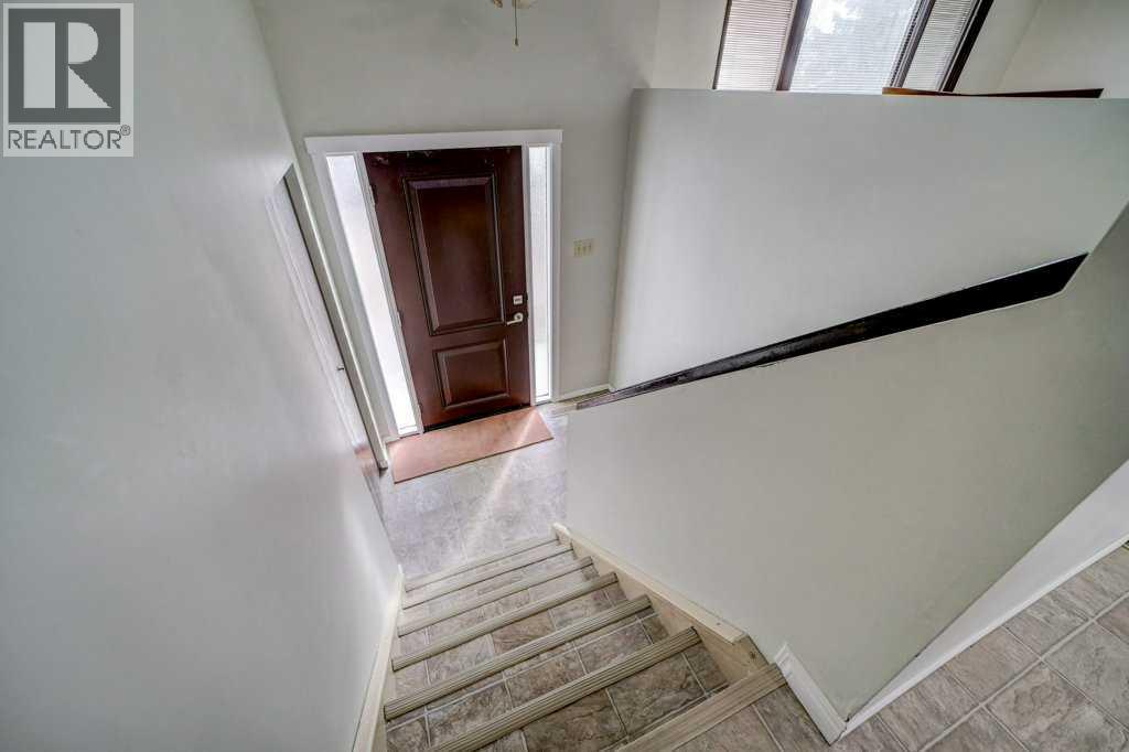 15 Cambridge Road W, Lethbridge, Alberta  T1K 4V7 - Photo 4 - A2282994