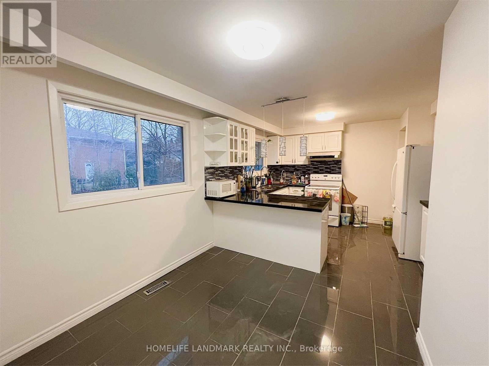 Upper + Ground Level - 84 Harrington Crescent, Toronto, Ontario  M2M 2Y5 - Photo 4 - C12761056