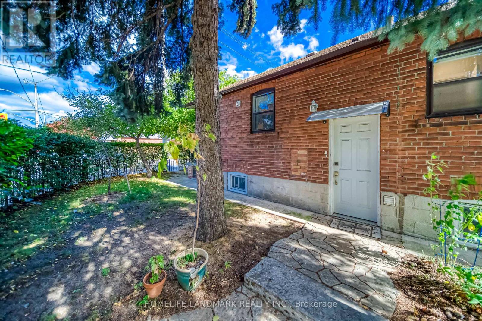 Main Floor - 335 Cosburn Avenue, Toronto, Ontario  M4J 2N2 - Photo 2 - E12761040