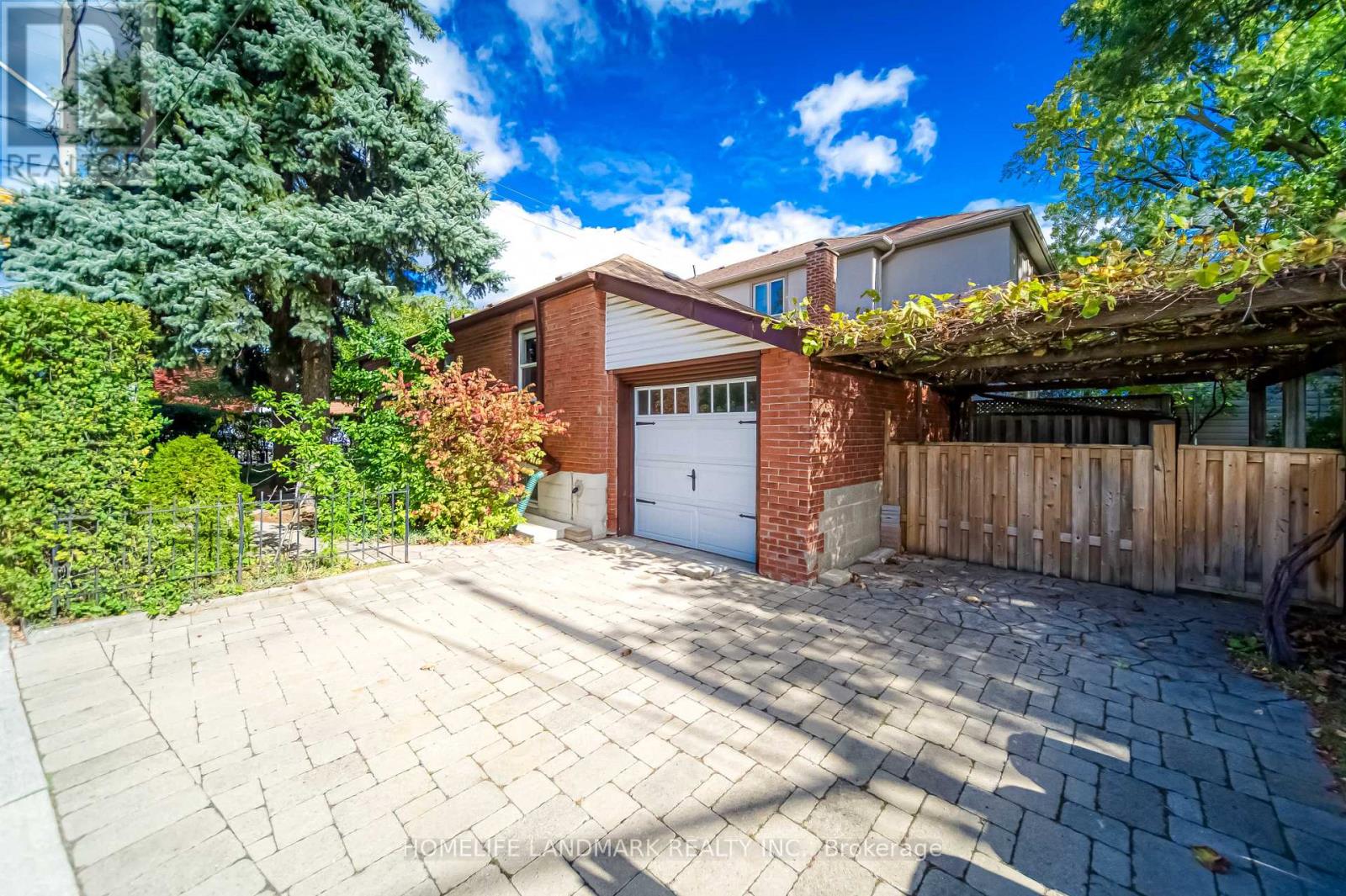 Main Floor - 335 Cosburn Avenue, Toronto, Ontario  M4J 2N2 - Photo 3 - E12761040