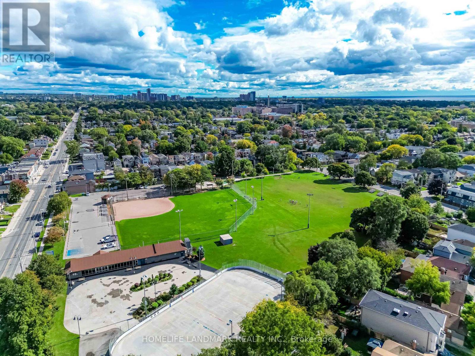 Main Floor - 335 Cosburn Avenue, Toronto, Ontario  M4J 2N2 - Photo 4 - E12761040