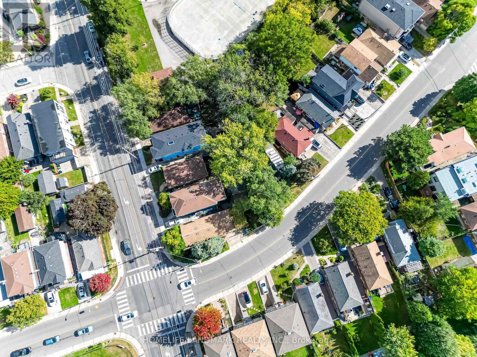 Main Floor - 335 Cosburn Avenue, Toronto, Ontario  M4J 2N2 - Photo 5 - E12761040