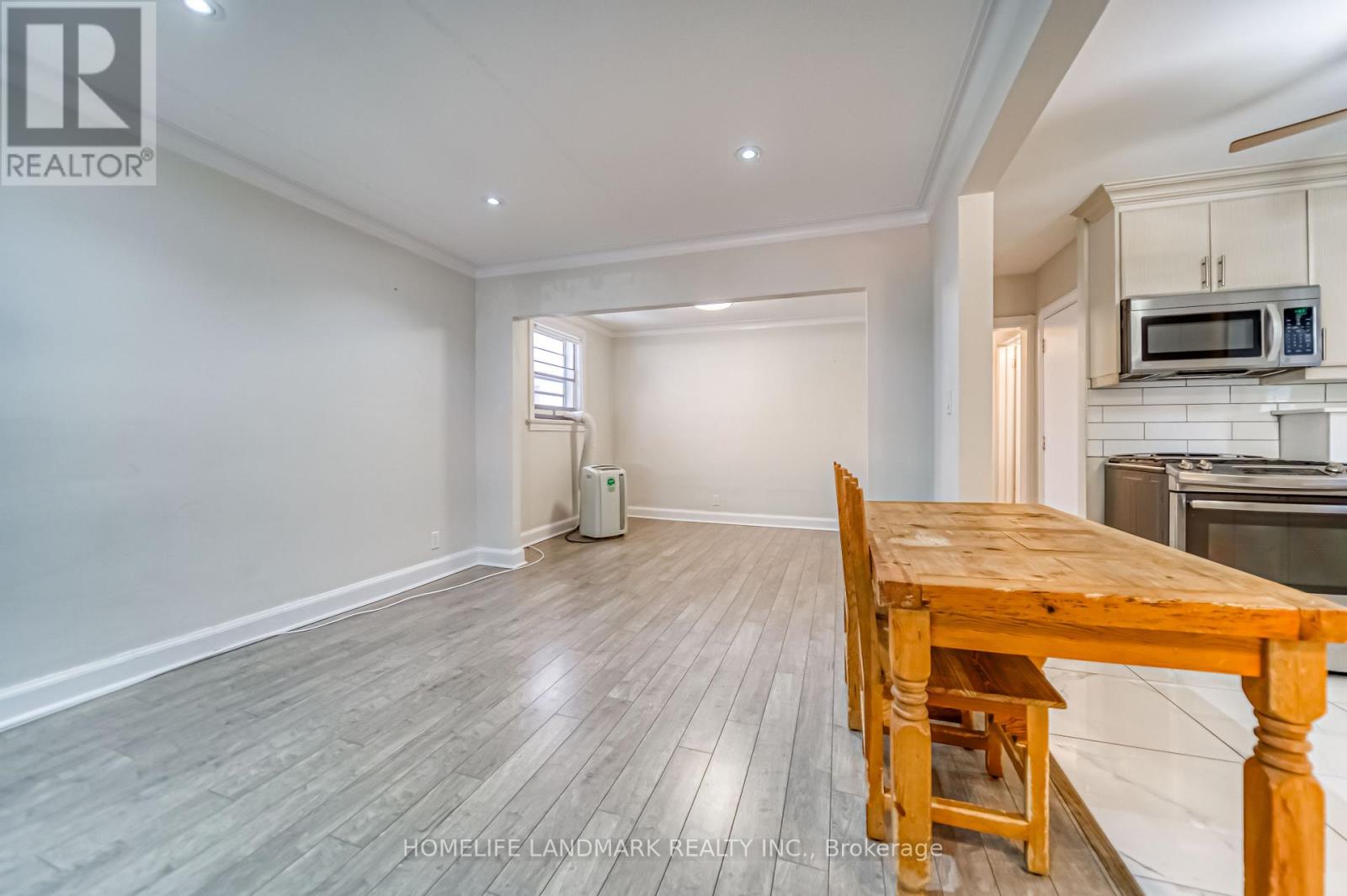 Main Floor - 335 Cosburn Avenue, Toronto, Ontario  M4J 2N2 - Photo 8 - E12761040