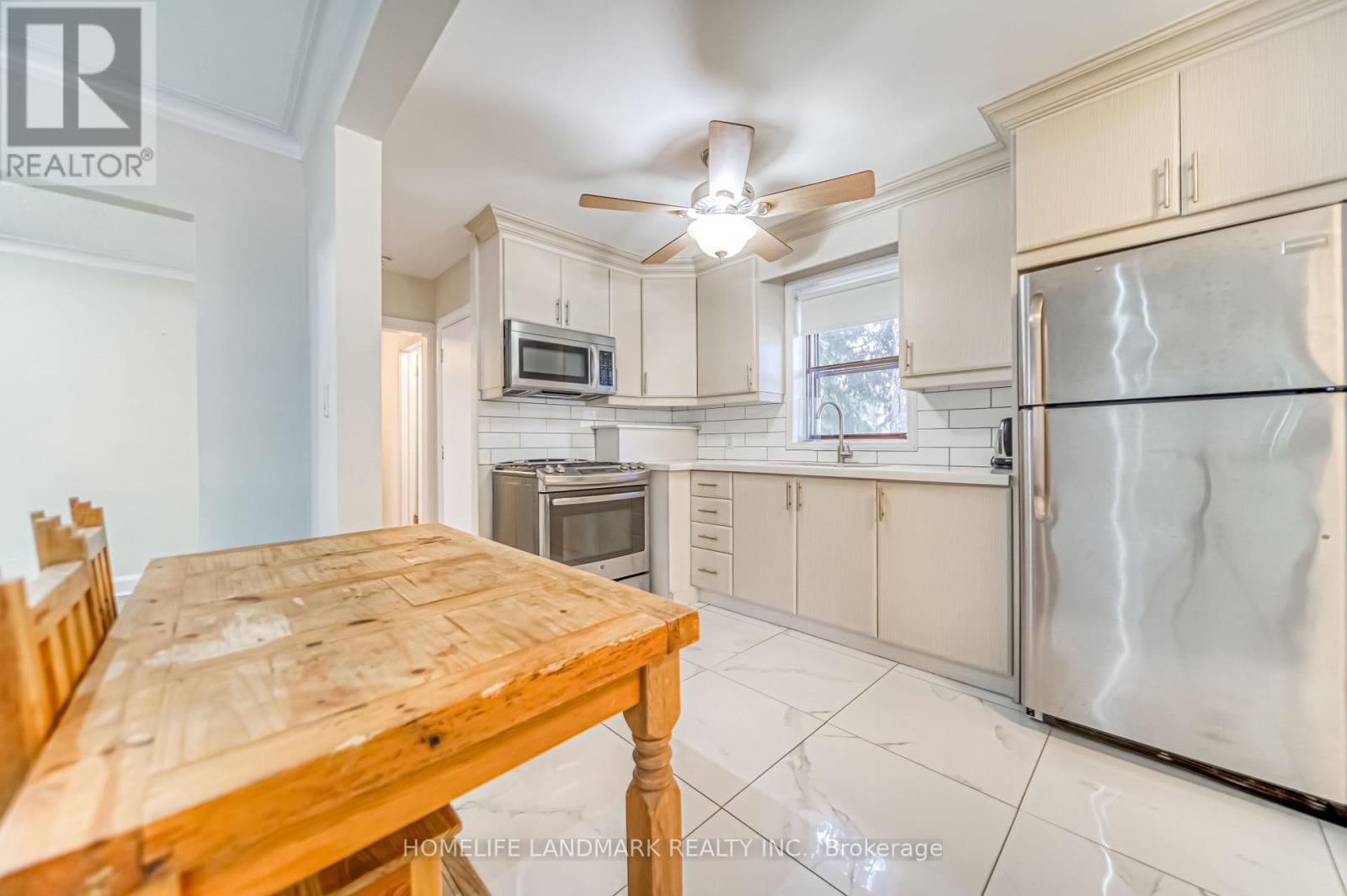 Main Floor - 335 Cosburn Avenue, Toronto, Ontario  M4J 2N2 - Photo 9 - E12761040