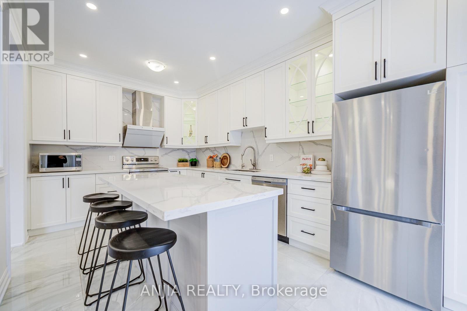 289 Hoover Park Drive, Whitchurch-Stouffville, Ontario  L4A 1K9 - Photo 19 - N12761138