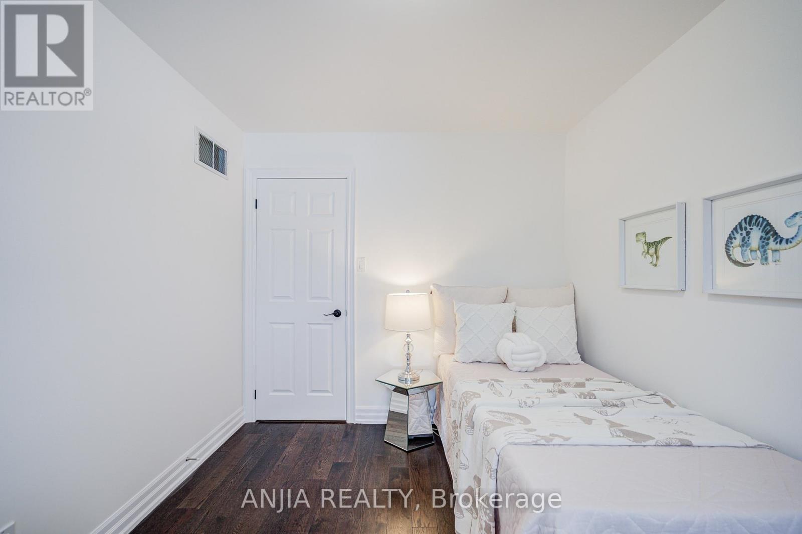 289 Hoover Park Drive, Whitchurch-Stouffville, Ontario  L4A 1K9 - Photo 33 - N12761138