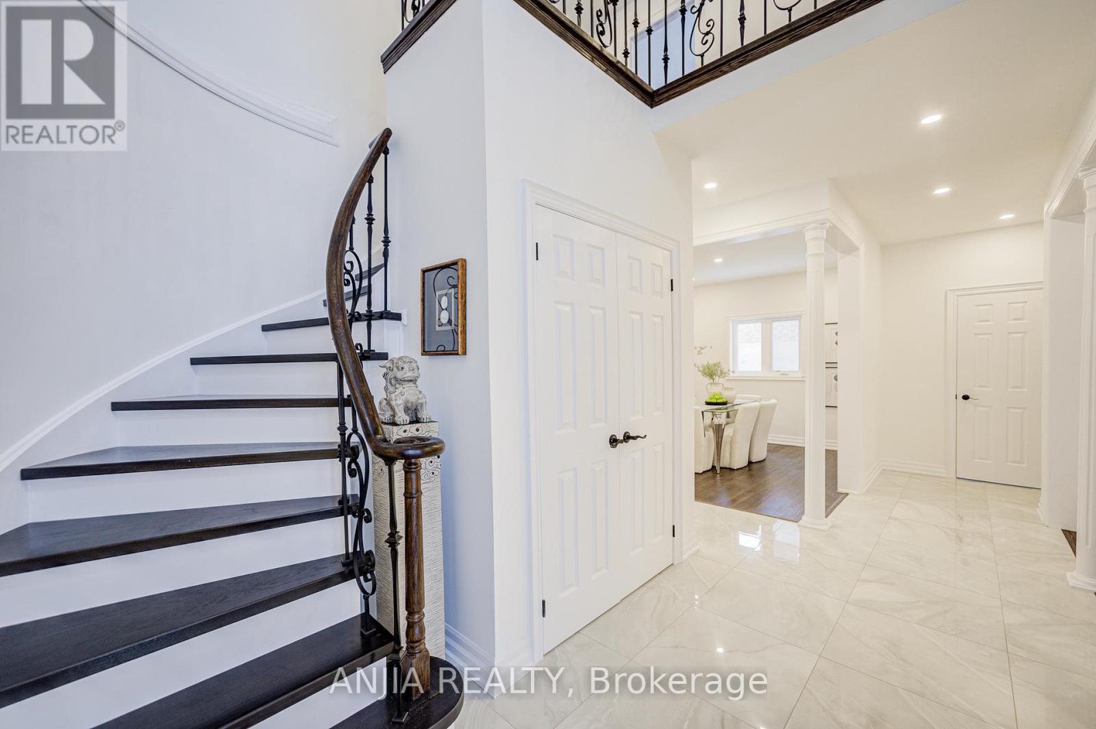 289 Hoover Park Drive, Whitchurch-Stouffville, Ontario  L4A 1K9 - Photo 5 - N12761138