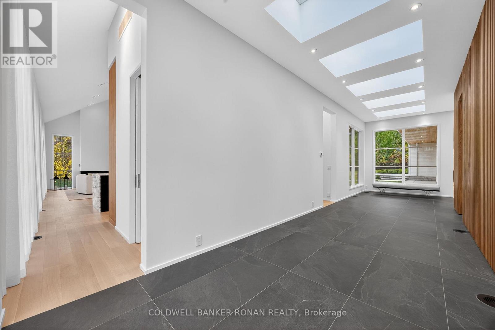 9 Gray Avenue, New Tecumseth, Ontario  L9R 1P3 - Photo 4 - N12761140