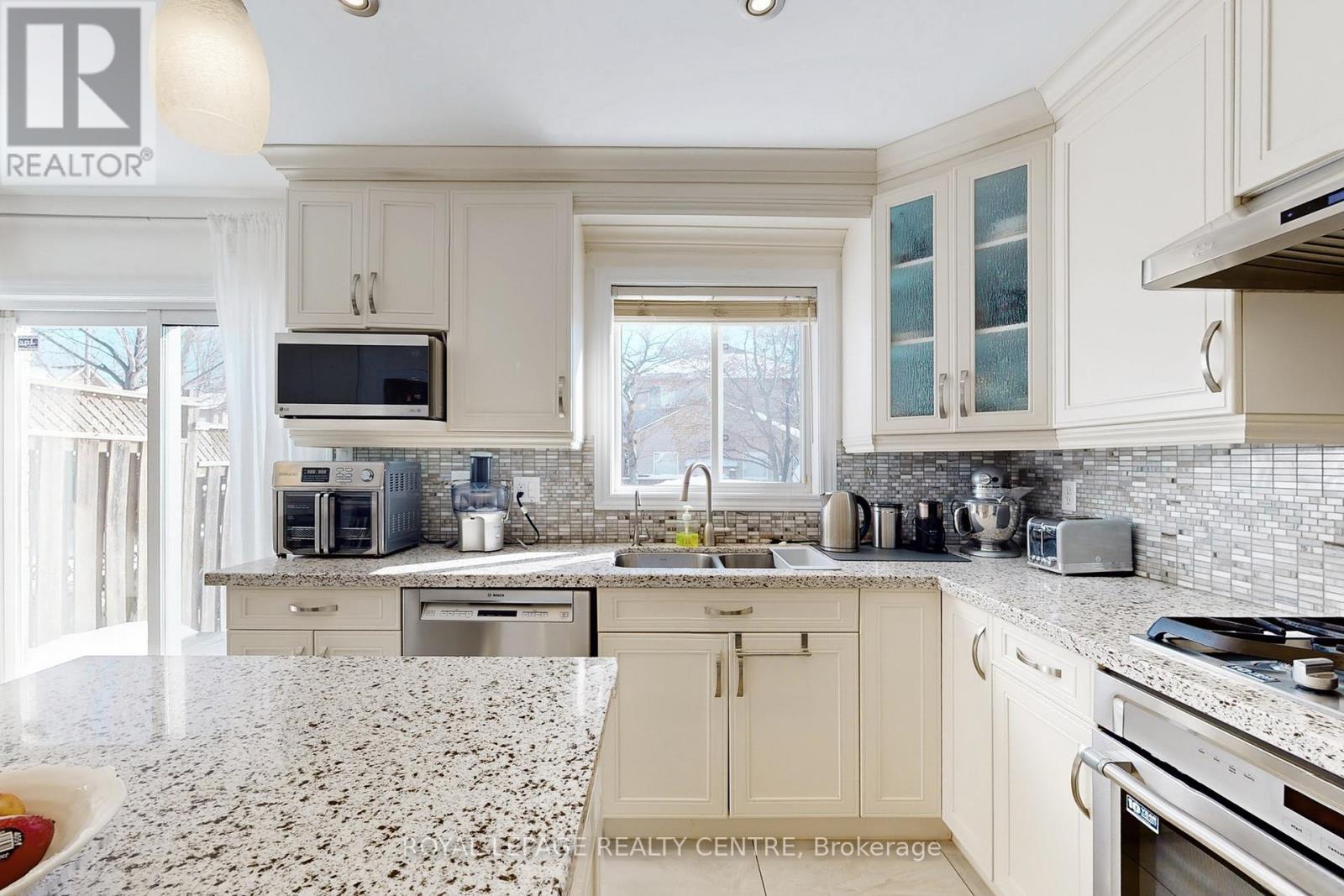 3794 Foxborough Trail, Mississauga, Ontario  L5N 7T7 - Photo 12 - W12760958