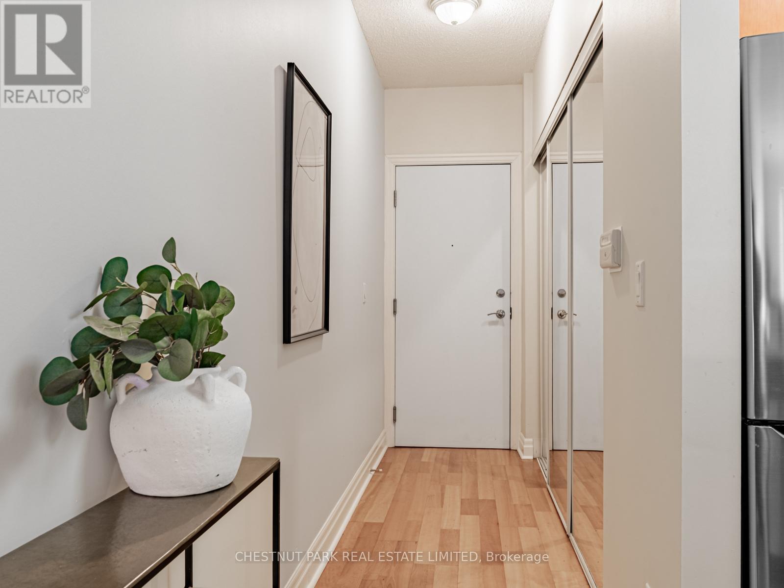 501 - 2119 Lake Shore Boulevard W, Toronto (Mimico), Ontario  M8V 4E8 - Photo 2 - W12760988