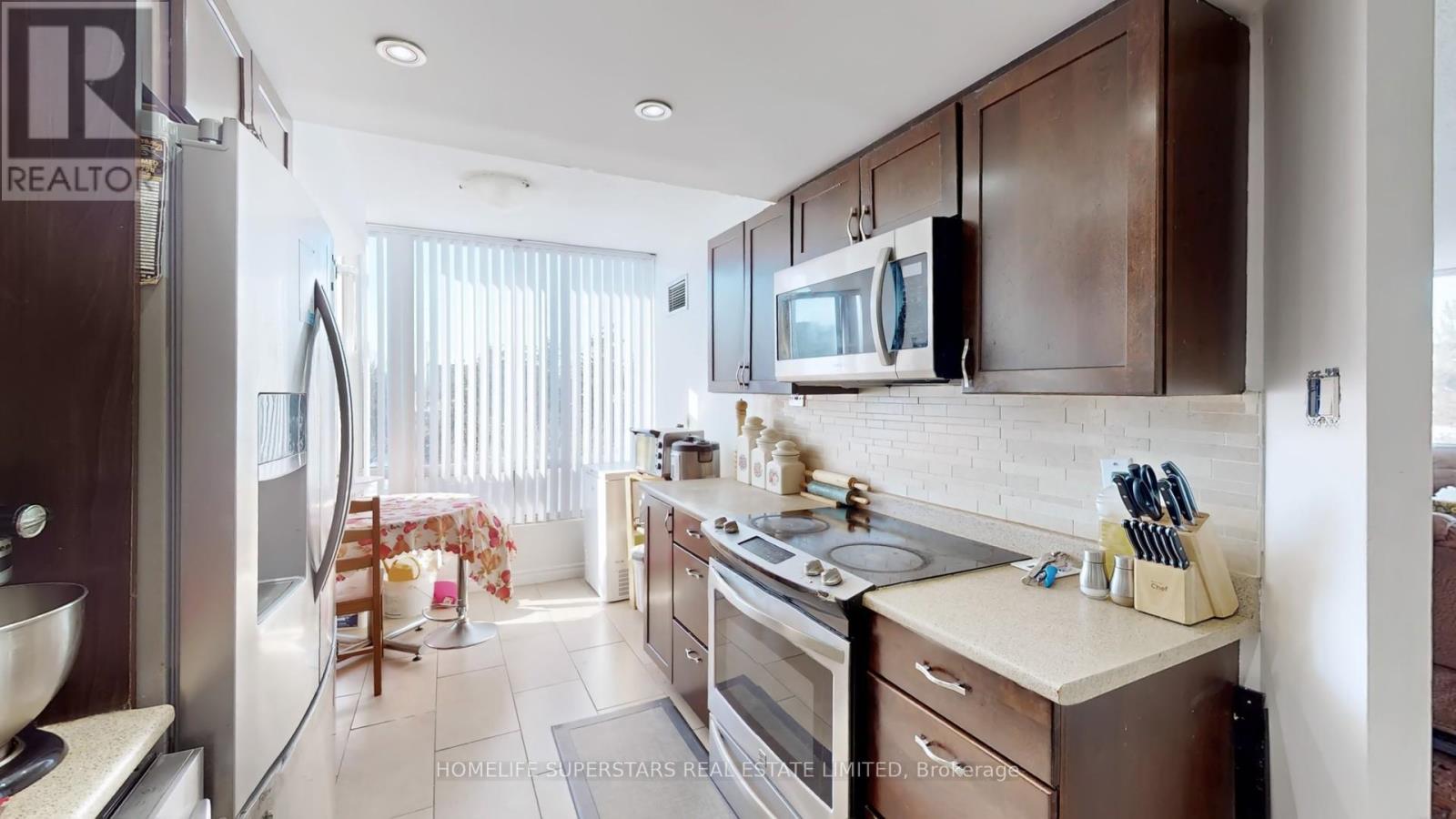 #301 - 26 Hanover Road, Brampton, Ontario  L6S 4T2 - Photo 13 - W12761012