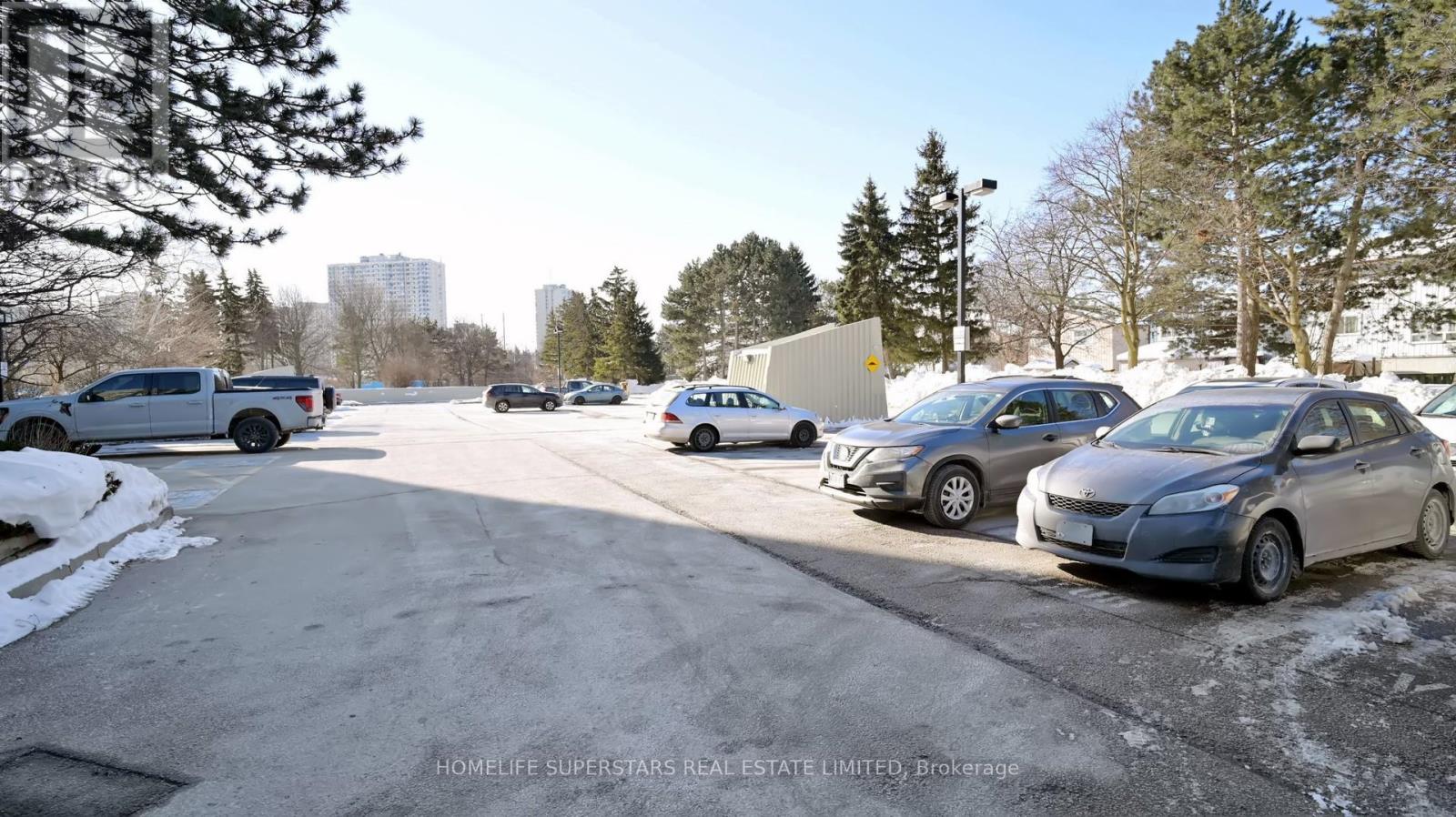 #301 - 26 Hanover Road, Brampton, Ontario  L6S 4T2 - Photo 3 - W12761012