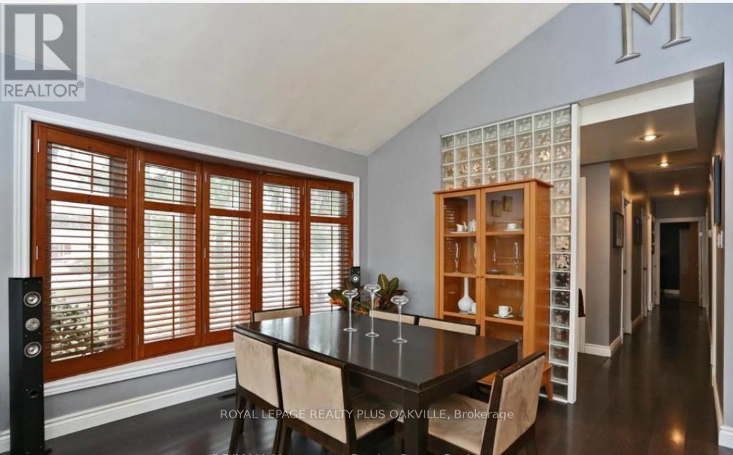 1065 Bomorda Drive, Oakville, Ontario  L6H 1Y3 - Photo 6 - W12761028