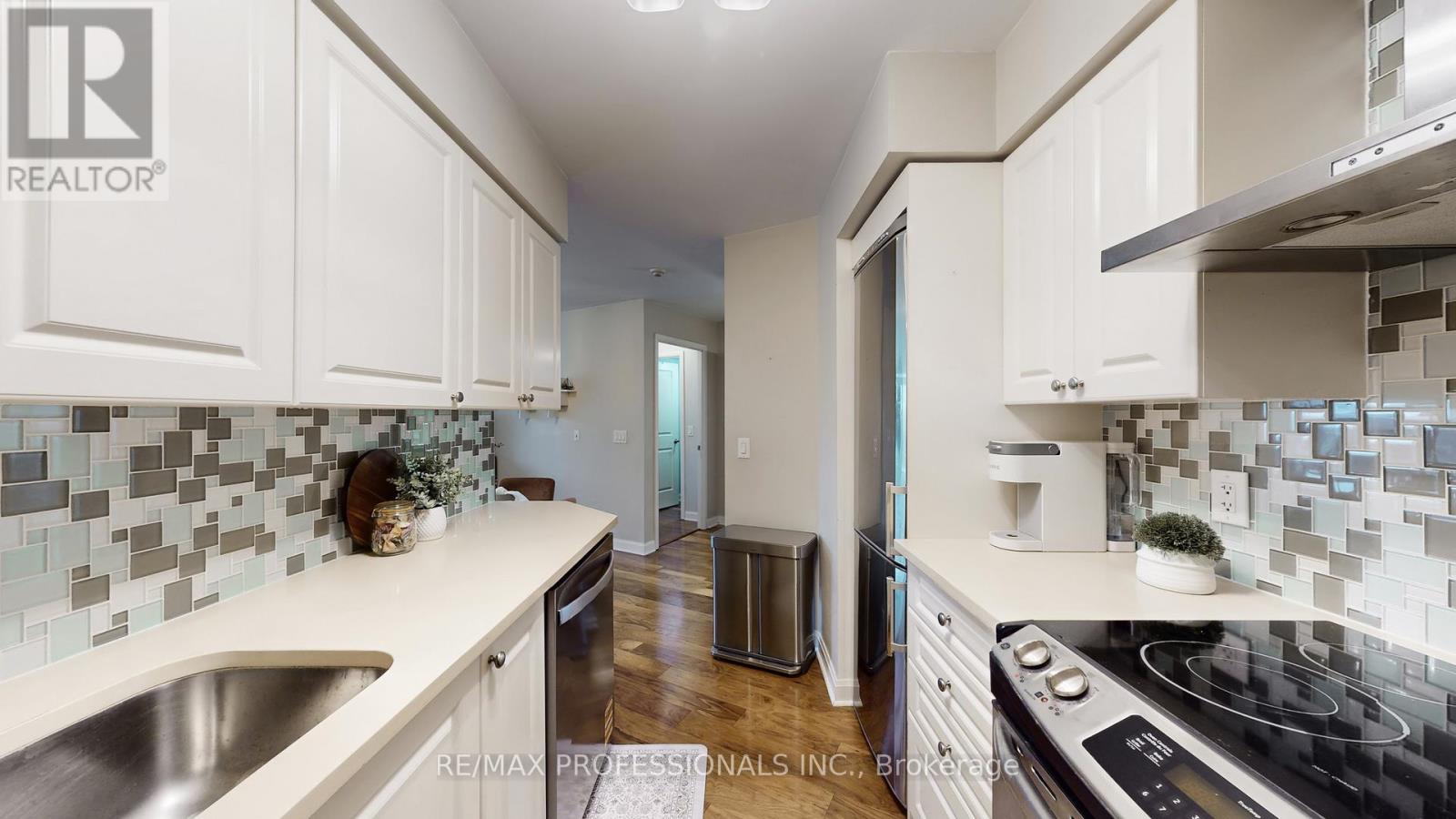 305 - 1 Michael Power Place, Toronto, Ontario  M9A 0A1 - Photo 13 - W12761046