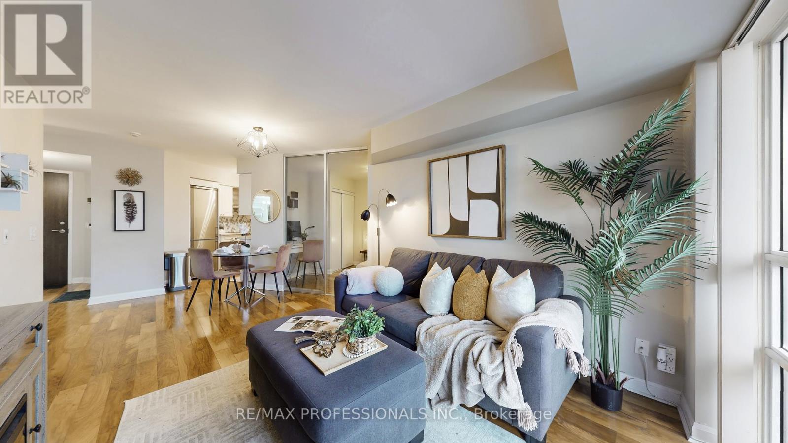 305 - 1 Michael Power Place, Toronto, Ontario  M9A 0A1 - Photo 5 - W12761046