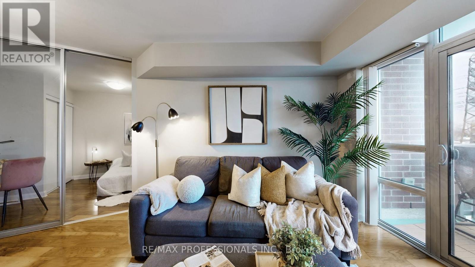 305 - 1 Michael Power Place, Toronto, Ontario  M9A 0A1 - Photo 7 - W12761046