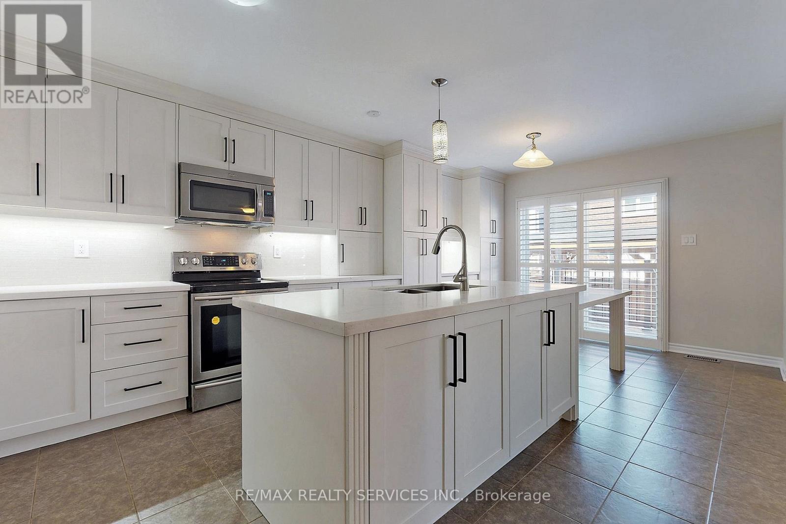 Upper - 31 Leadenhall Road, Brampton (Northwest Brampton), Ontario  L7A 4G4 - Photo 10 - W12761134