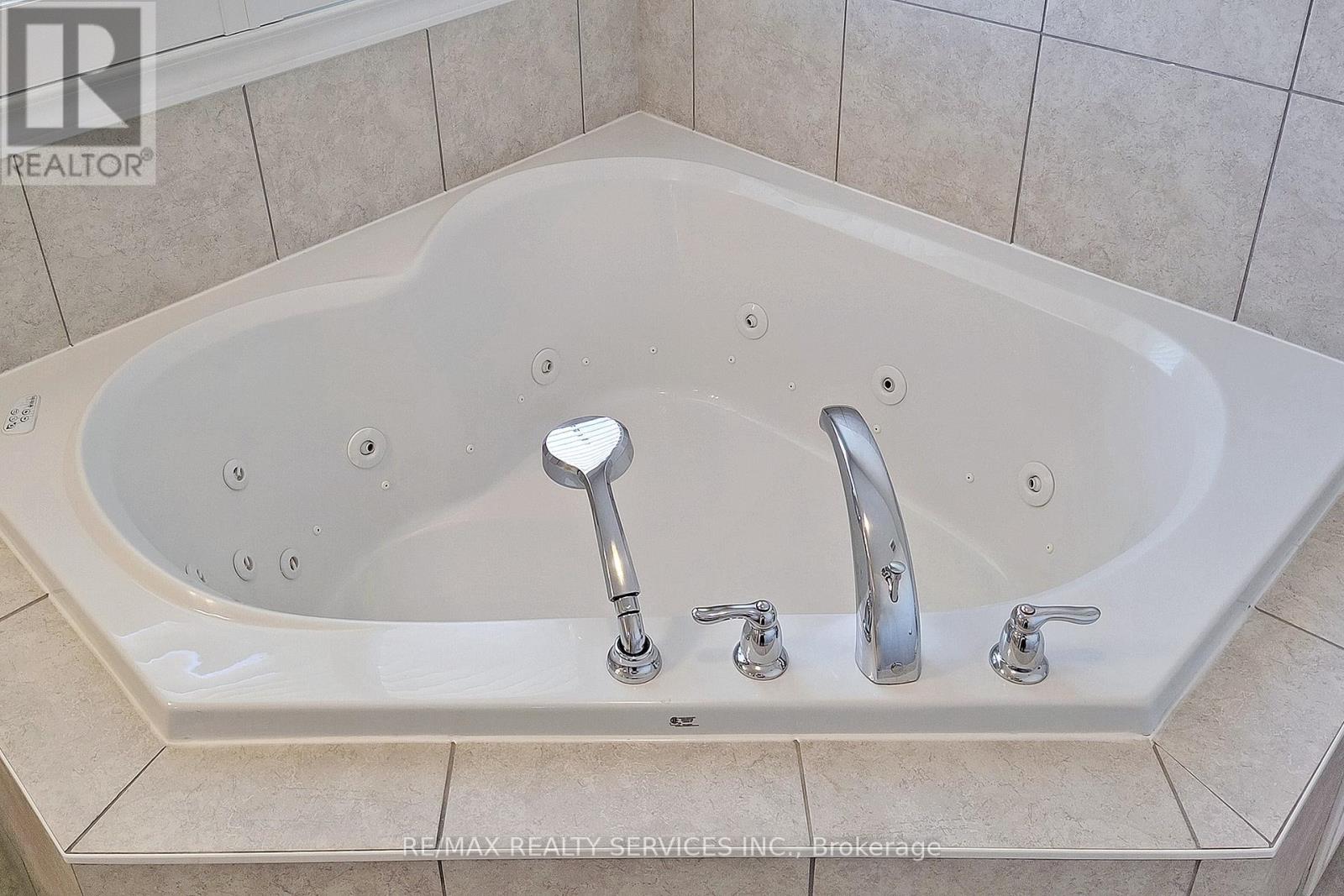 Upper - 31 Leadenhall Road, Brampton (Northwest Brampton), Ontario  L7A 4G4 - Photo 31 - W12761134