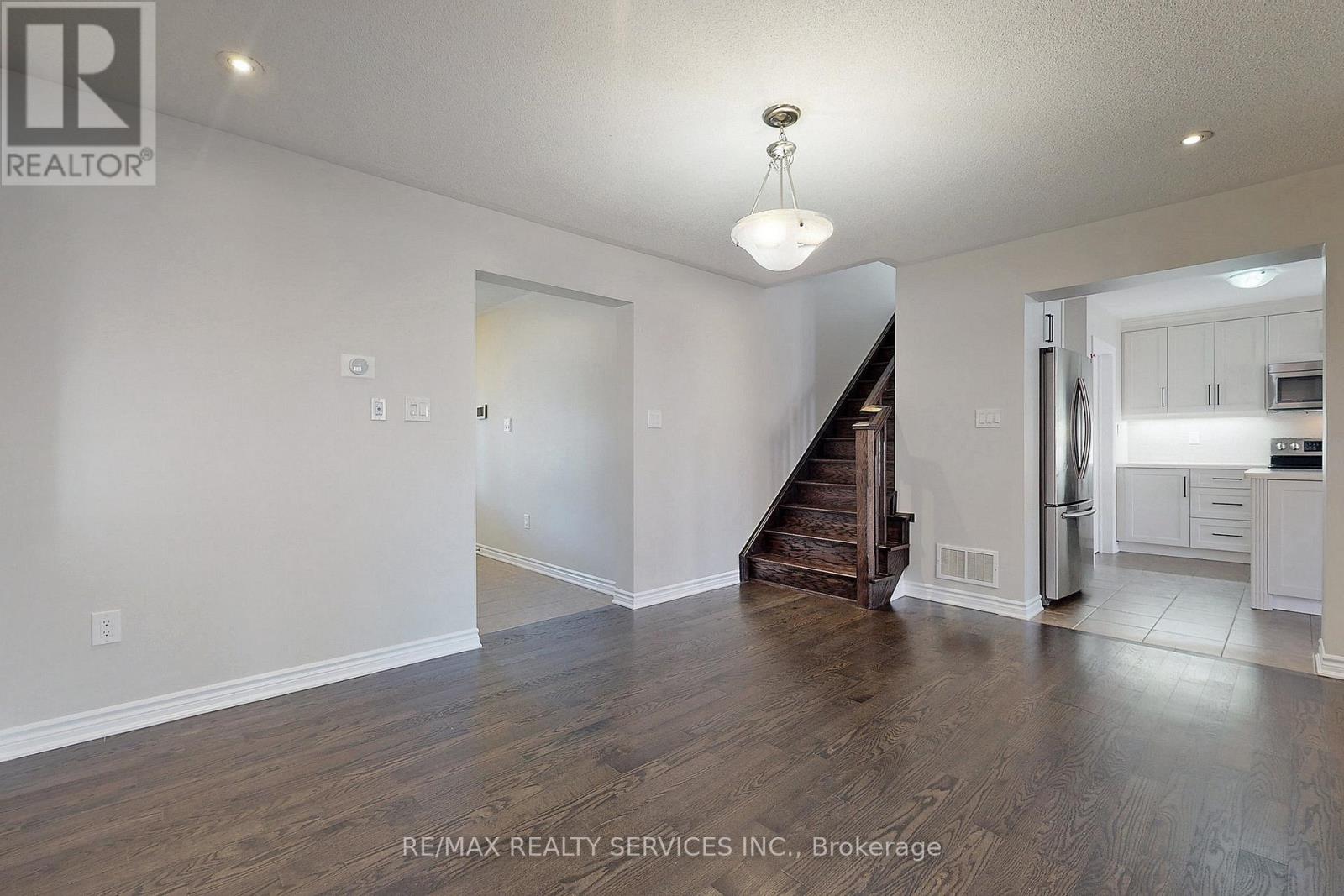 Upper - 31 Leadenhall Road, Brampton (Northwest Brampton), Ontario  L7A 4G4 - Photo 4 - W12761134