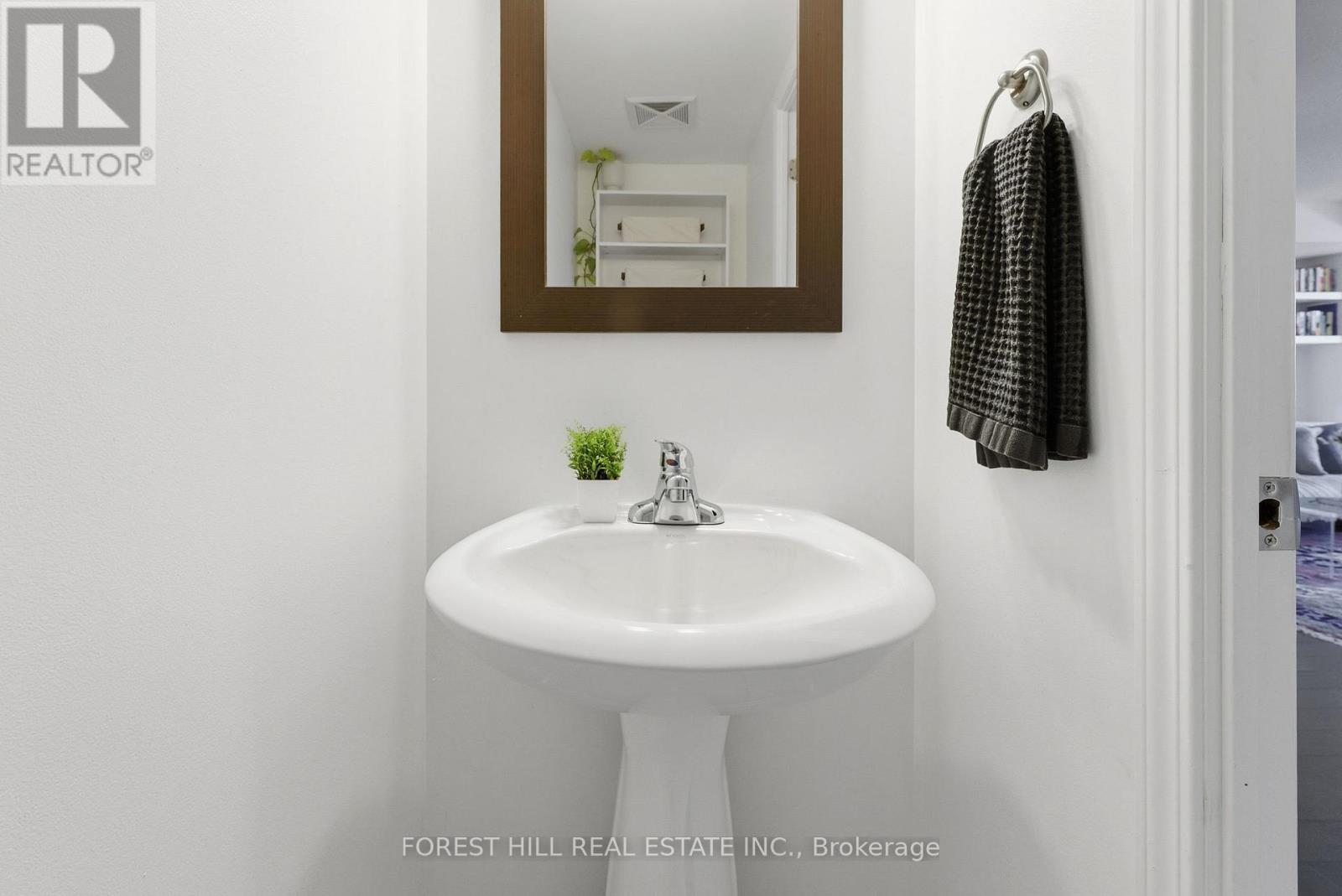 220 - 20 Elsie Lane, Toronto (Dovercourt-Wallace Emerson-Junction), Ontario  M6P 3N9 - Photo 15 - W12761150