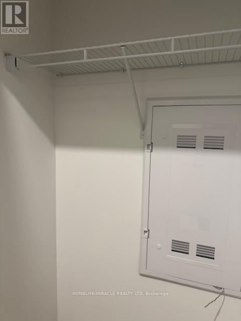 1411 - 1 Fairview Road E, Mississauga, Ontario  L5A 4C6 - Photo 2 - W12761158