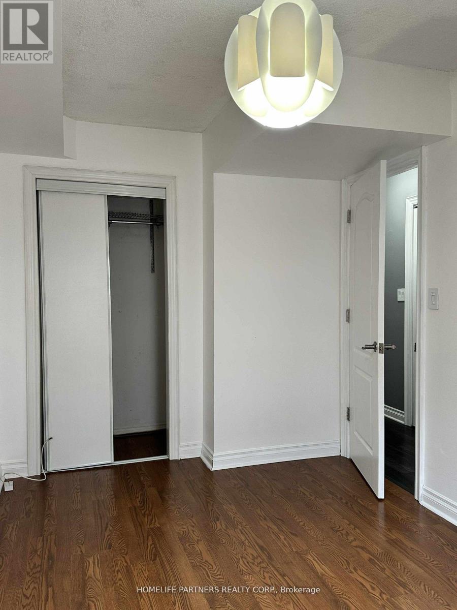 10 - 605 Shoreline Drive, Mississauga, Ontario  L5B 4K3 - Photo 10 - W12761174