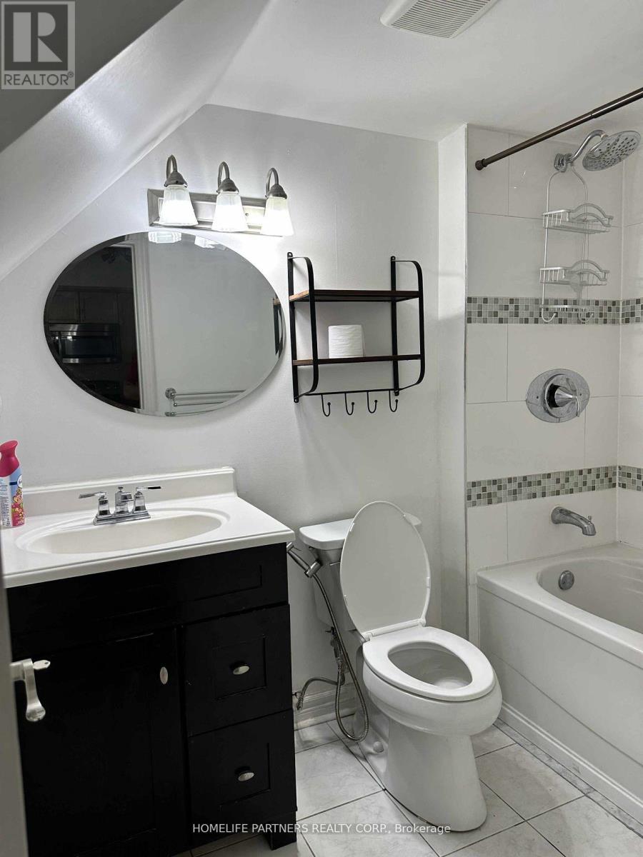 10 - 605 Shoreline Drive, Mississauga, Ontario  L5B 4K3 - Photo 7 - W12761174